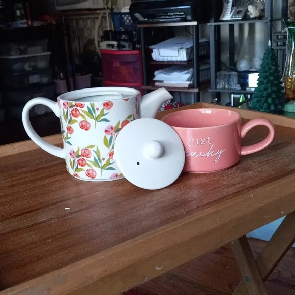 Tea for One teapot and cup. - Picture 4 of 5